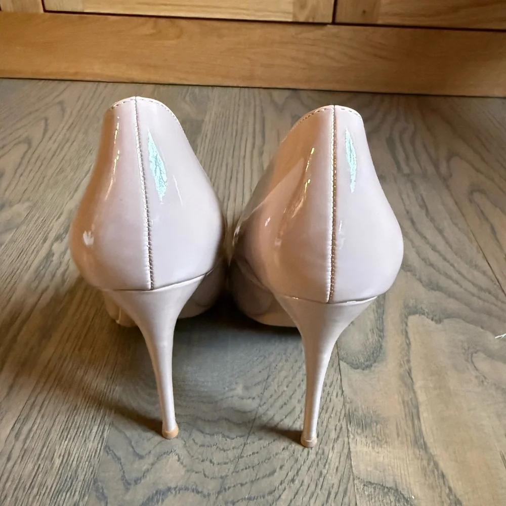 Worn once Elizabet Lang classic statement nude patent leather 4 inch heel shoes.